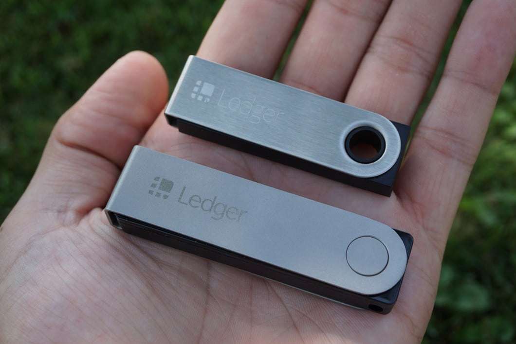 Ledger Nano X vs Nano S: pros and cons of the two hardware wallets