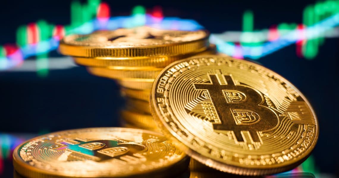 Bitcoin pre-halving: price consolidates around $9000