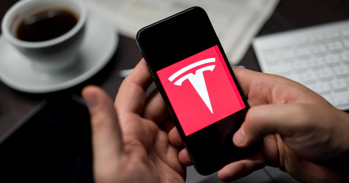 Tesla and Apple: stock split could drive prices up 33% per year