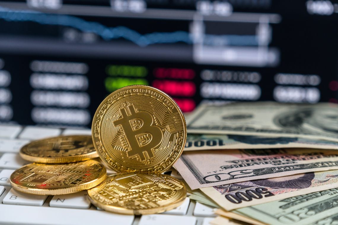 Bitcoin reaches 19,000 dollars