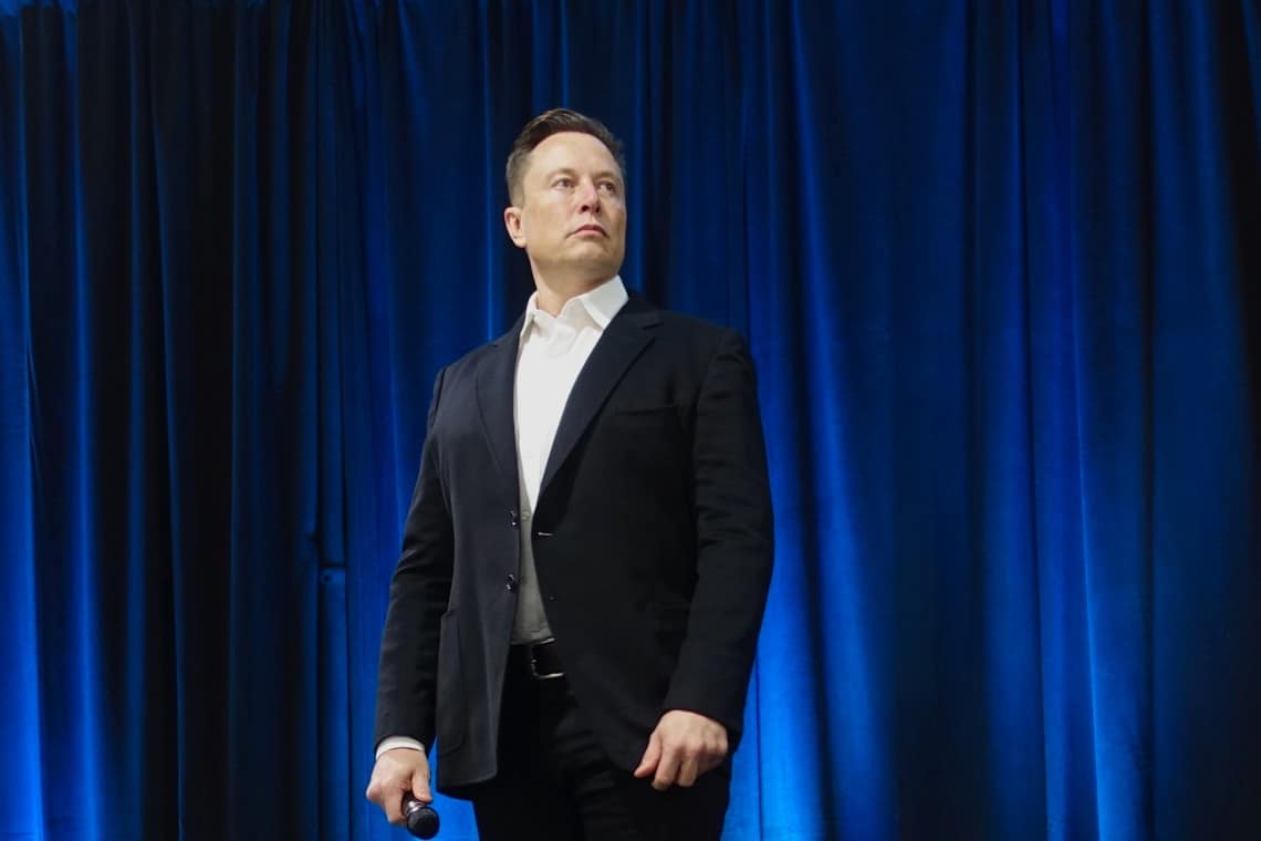 Tesla: Elon Musk distances himself from Bitcoin purchase