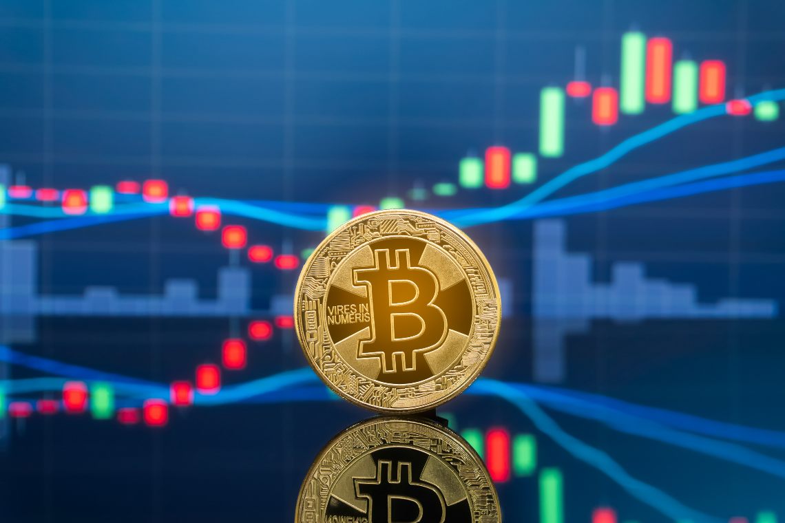 Bitcoin: price rises close to new record highs