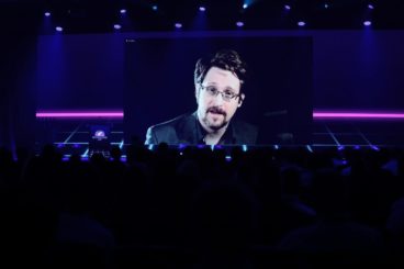 Edward Snowden: “Cryptocurrencies a threat to governments”