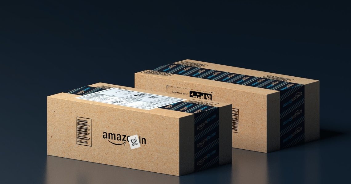 Amazon freezes hiring