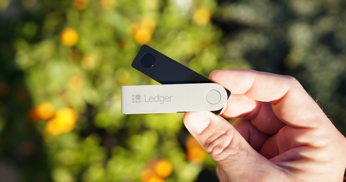 FTX domino effect begins: sales of Ledger and Trezor hardware wallets increase
