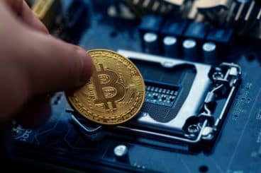 Hashrate low: Bitcoin mining difficulty collapses