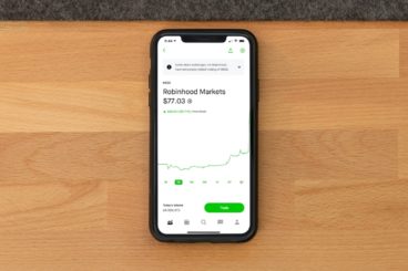 Robinhood reviews its crypto offering after the SEC’s charges against Binance and Coinbase
